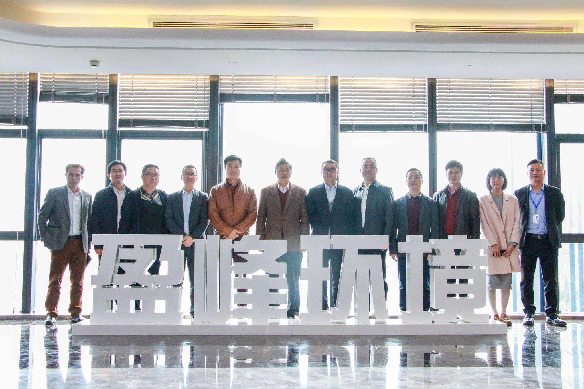 拉萨市生态环境局局长杨永泰一行莅临bet8环境参观调查