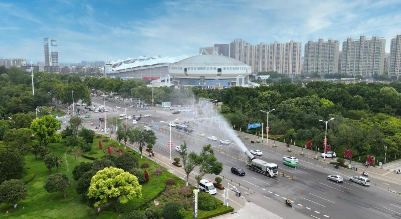bet8环境荣登“城市服务十大影响力企业”和“环卫设备十大影响力企业”双榜